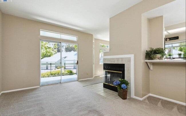 8170 Mountain View Dr, Unit G in Pleasanton, CA - Building Photo - Building Photo