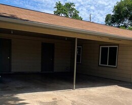 7402 Southgate Ln in Austin, TX - Building Photo