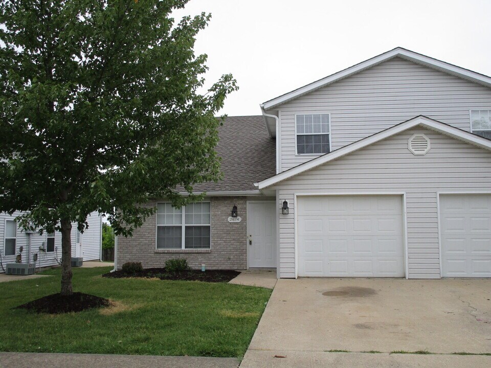 2614 Northampton Dr in Columbia, MO - Building Photo