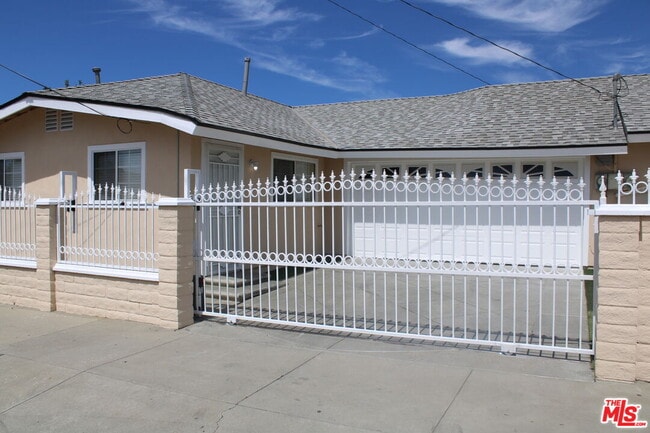 property at 305 S Workman St