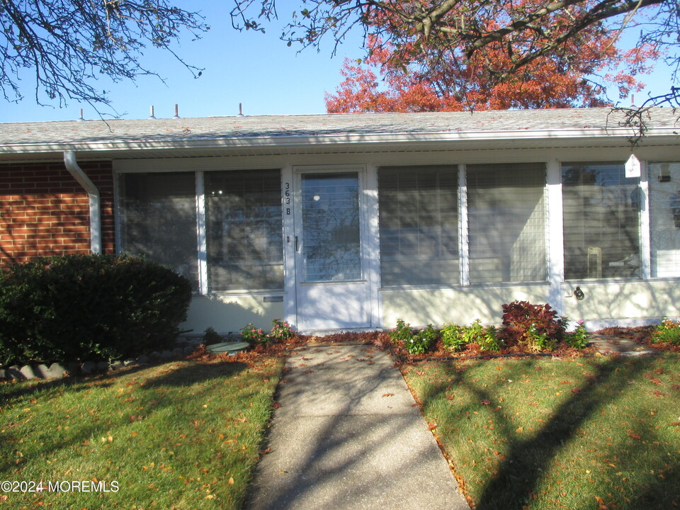 363B Chesterfield Ct in Lakewood, NJ - Building Photo