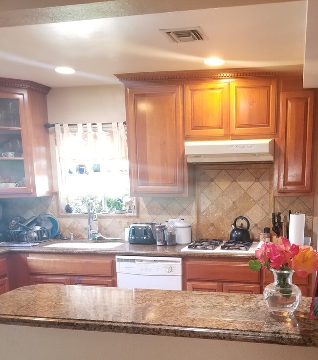 2066 Trudie Dr, Unit RoomforRent in Rancho Palos Verdes, CA - Foto de edificio - Building Photo