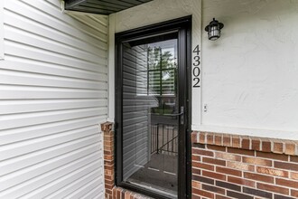 4300-4302-4302 Mt Carmel Ln in Columbia, MO - Foto de edificio - Building Photo