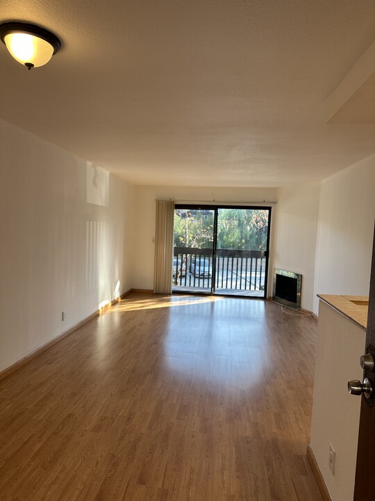 22100 Burbank Blvd, Unit 324C in Woodland Hills, CA - Building Photo