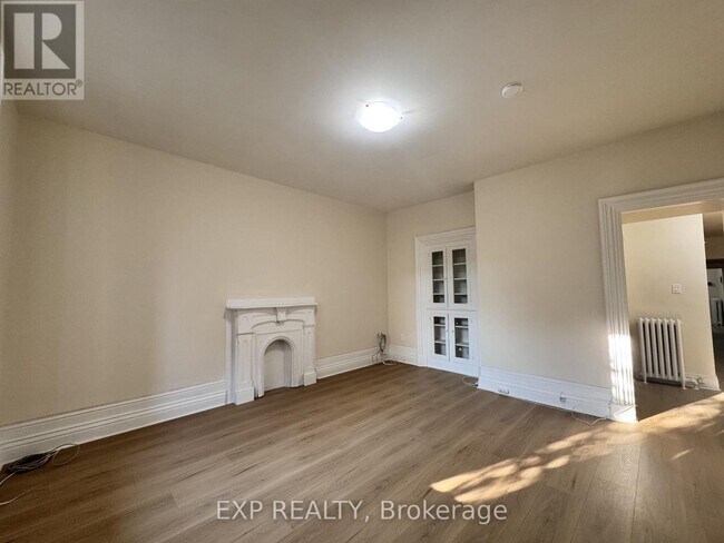 321 Hunter St E in Hamilton, ON - Building Photo - Building Photo