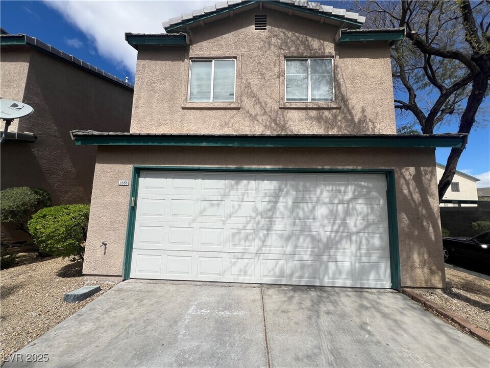 5586 Lago Ct in Las Vegas, NV - Building Photo