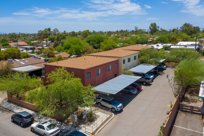 Casa Belleza Townhomes in Tucson, AZ - Foto de edificio - Building Photo