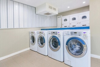 Harper at the Park in San Antonio, TX - Foto de edificio - Building Photo