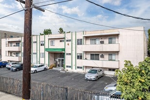 Crest View Apartments in Los Angeles, CA - Building Photo