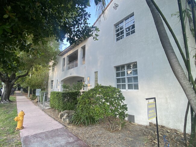 1438 Meridian Ave in Miami Beach, FL - Building Photo - Building Photo