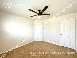 6326 Encore Oaks in San Antonio, TX - Building Photo - Building Photo