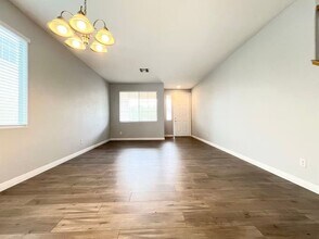 985 Gold Bear Dr in Henderson, NV - Building Photo - Building Photo
