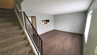 452 N 18th Ave in Hiawatha, IA - Building Photo - Building Photo