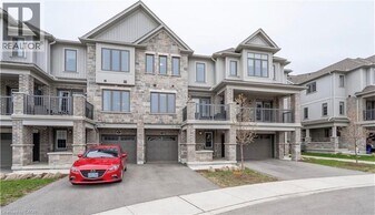 115 S Creek Dr in Kitchener, ON - Building Photo