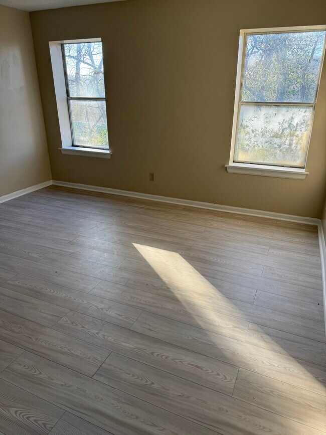 property at 600 S Glenwood Ave