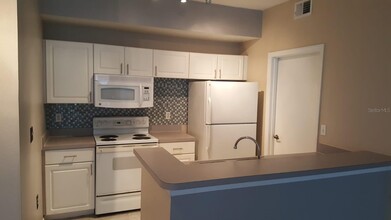 5512 Metrowest Blvd, Unit 109 in Orlando, FL - Building Photo - Building Photo