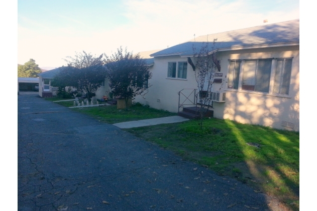 10239 Tujunga Canyon Blvd in Tujunga, CA - Foto de edificio - Building Photo