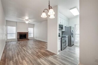 7950 N Stadium Dr in Houston, TX - Building Photo - Building Photo