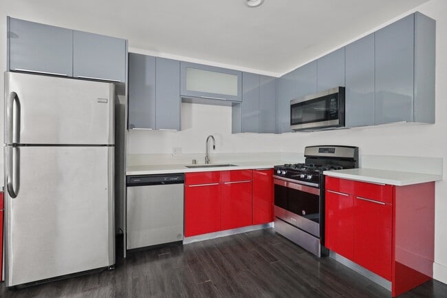 1321 W 36th Pl, Unit 10