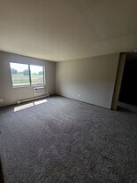 333 Coolidge Ave. (12 Units) in Waukesha, WI - Building Photo