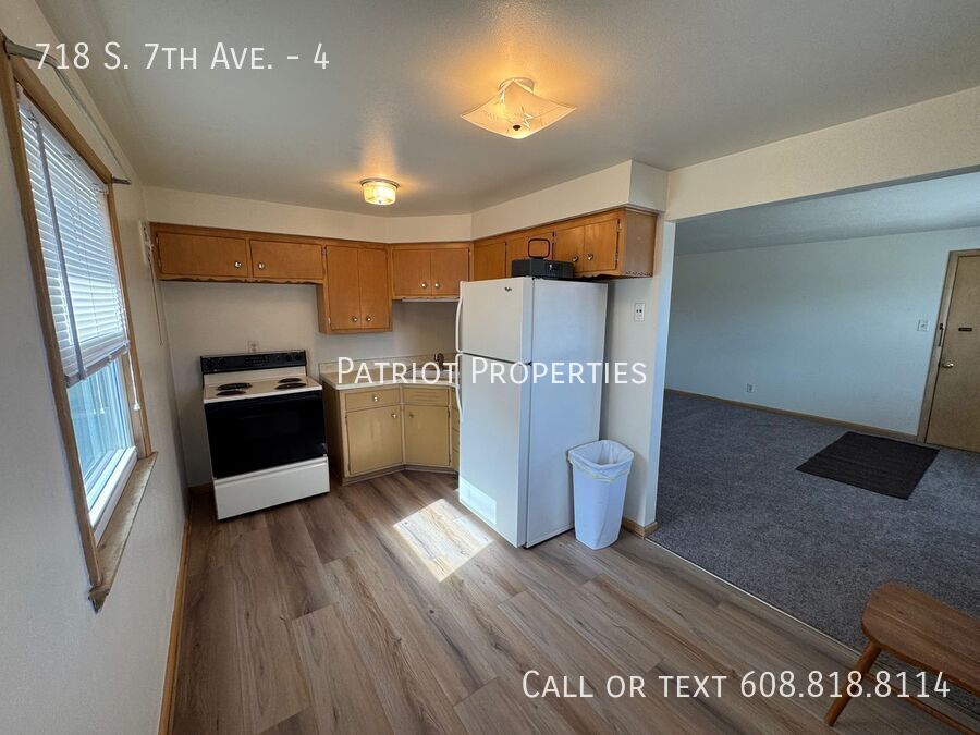 718 S 7th Ave in West Bend, WI - Building Photo