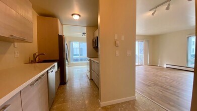 4 Admiral Dr in Emeryville, CA - Foto de edificio - Building Photo