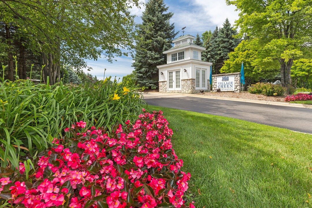 Village Green of Rochester Hills in Rochester Hills, MI - Building Photo