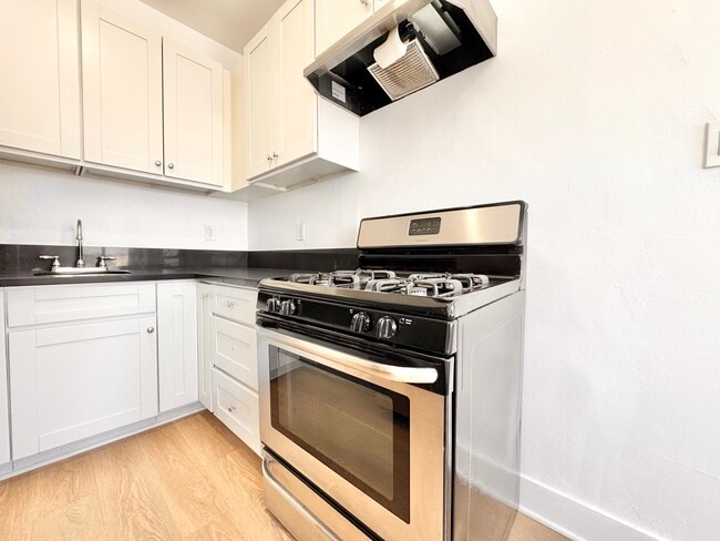 4811 Melrose Ave in Los Angeles, CA - Building Photo - Building Photo