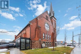 405 Merritt St in St Catharines, ON - Building Photo