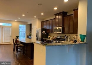 246 Cres Station Terrace SE in Leesburg, VA - Building Photo - Building Photo