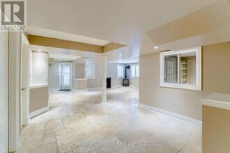 24 Sandbanks Dr in Richmond Hill, ON - Building Photo - Building Photo
