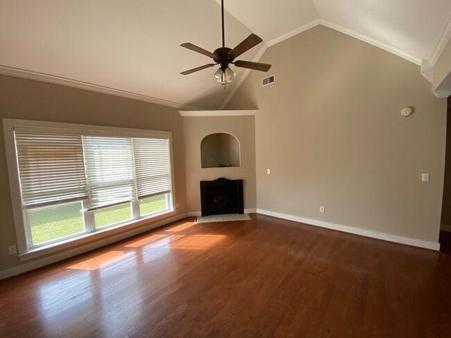 105 Rossburg Dr in Calera, AL - Building Photo - Building Photo