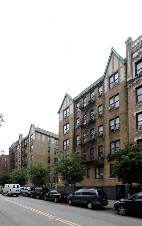 61-71 Vermilyea Ave in New York, NY - Foto de edificio