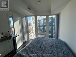 60 Shuter St in Toronto, ON - Building Photo - Building Photo