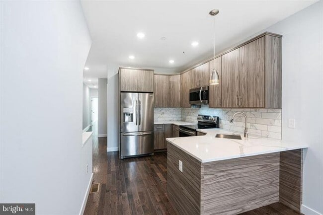 property at 1752 N Marshall St