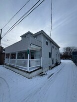 28141 E Broadway St in Walbridge, OH - Building Photo