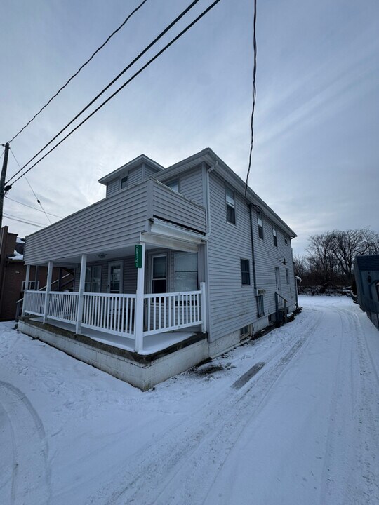 28141 E Broadway St in Walbridge, OH - Foto de edificio