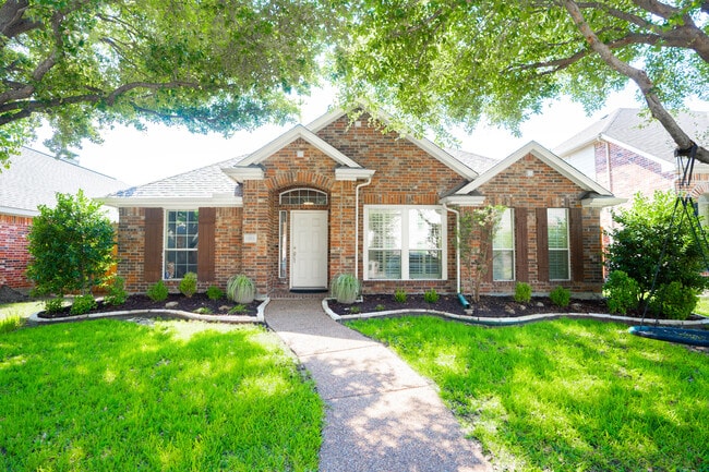 property at 1931 Palisade Ct