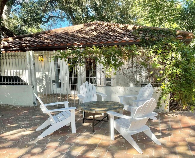 694 16th St in St. Augustine, FL - Foto de edificio - Building Photo