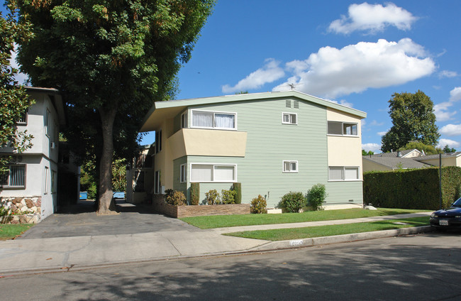 14333 Albers St in Sherman Oaks, CA - Foto de edificio - Building Photo