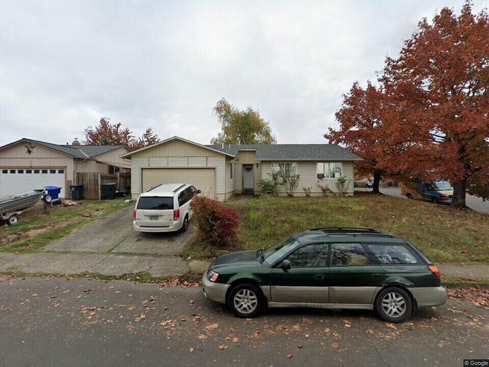 4893 Oak Park Dr NE in Salem, OR - Foto de edificio