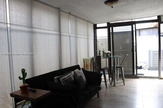 10384 NW 128th Terrace in Hialeah Gardens, FL - Building Photo - Building Photo