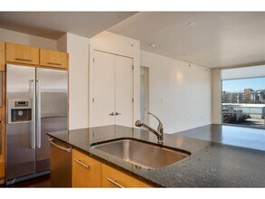 210 Lee Barton Dr in Austin, TX - Building Photo - Building Photo