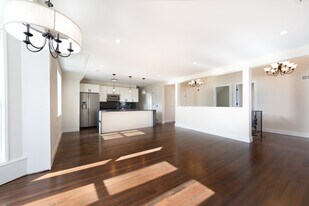 19 Playstead Rd, Unit A in Boston, MA - Building Photo