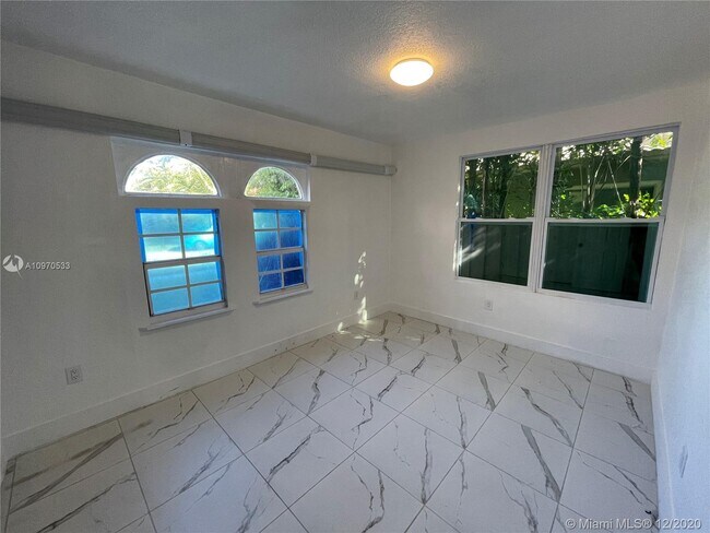1652 Madison St-Unit -1-8 in Hollywood, FL - Building Photo - Building Photo
