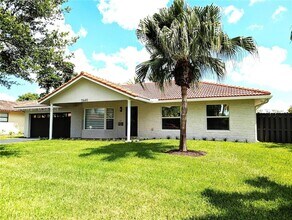 10680 NW 6th Ct in Coral Springs, FL - Building Photo - Building Photo