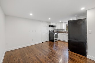 9 Glen Ave in Burlington, MA - Building Photo - Building Photo