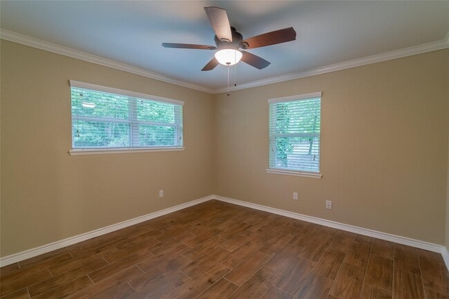 property at 14701 Cedar Ln Loop