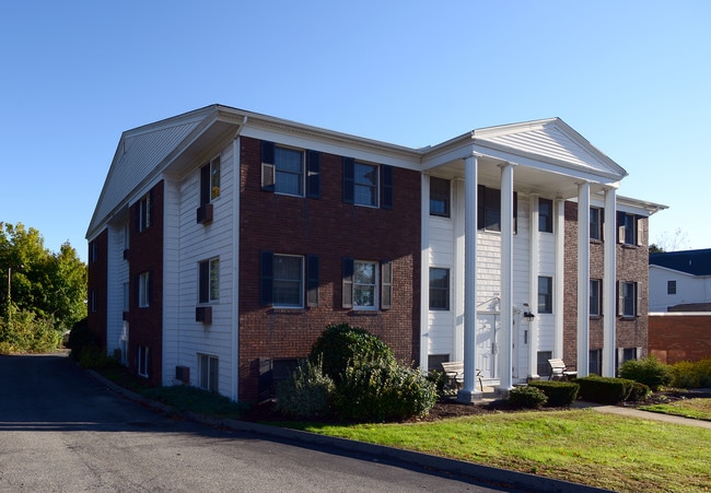 1245 Smith St in Providence, RI - Foto de edificio - Building Photo