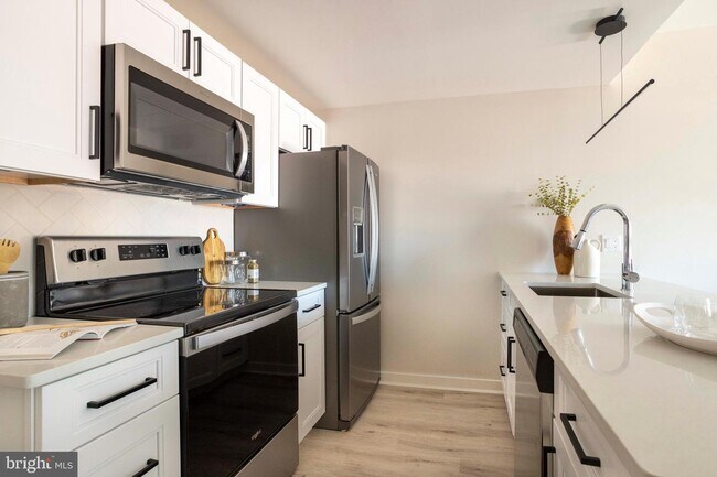 1805 N Howard St-Unit -302 in Philadelphia, PA - Building Photo - Building Photo